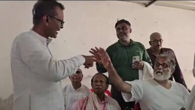 Photo of चंपारण में गांधी का अपमान: महात्मा के प्रपौत्र को सभा से निकाला