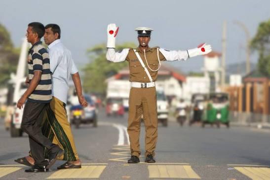 Sri Lanka traffice police helping pedestrians 