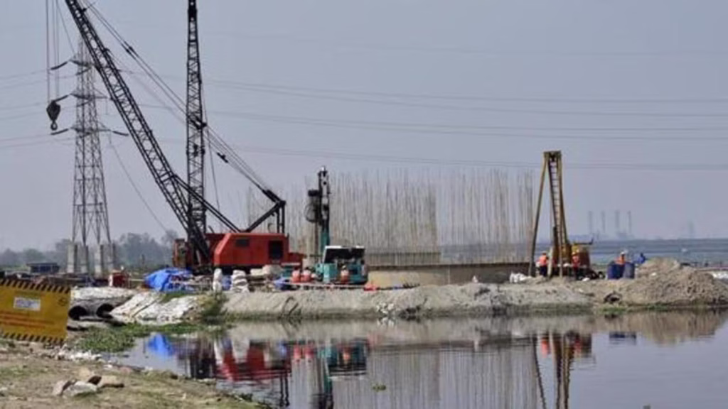 Construction on Yamuna river flood plain