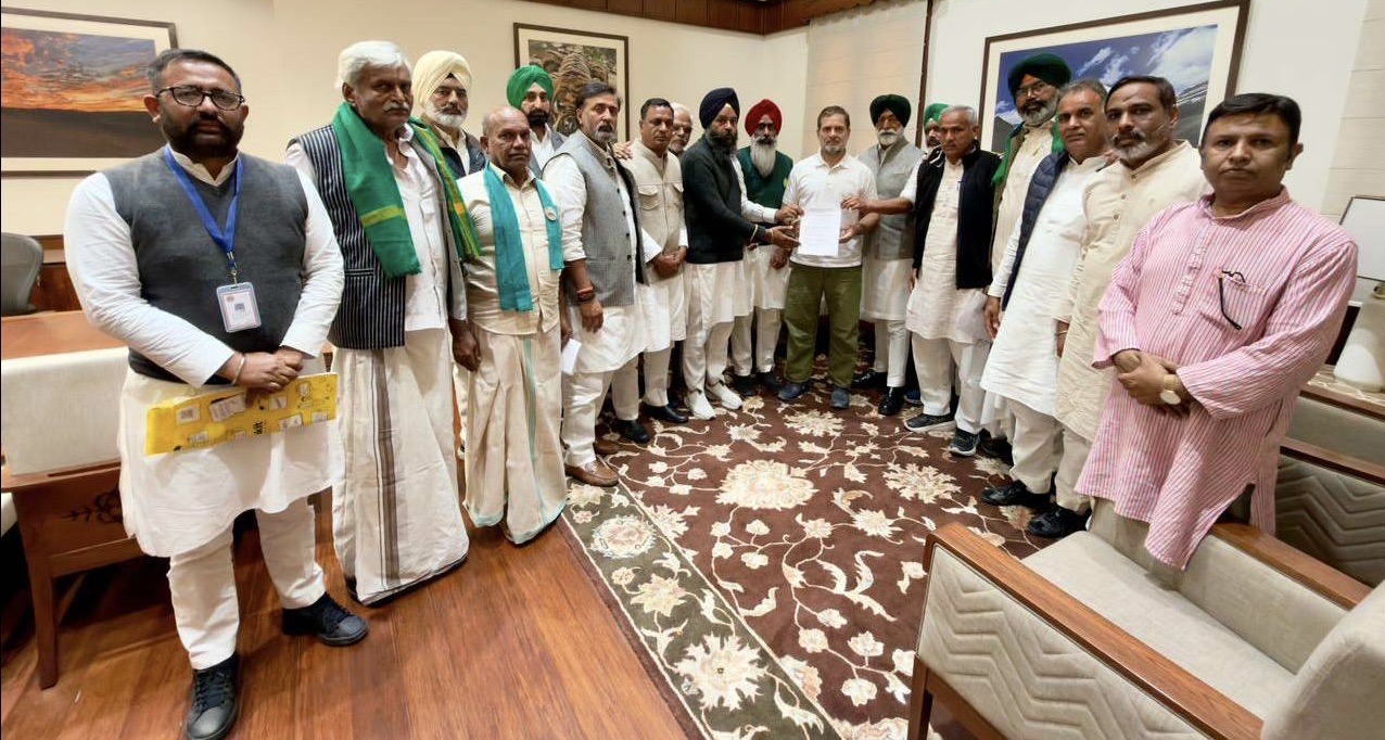 Leader of opposition in Lok Sabha Rahul Gandhi met farmers'  union leaders in his office in parliament . They discussed situation arising out of the proposed trade deal with the US. Farmer leaders have apprehension that this deal with ruin the Indian agriculture market. 
