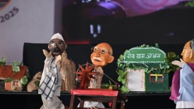 Photo of विश्वकठपुतली दिवस 2025 : काठ की कठपुतलियाँ हाड़-माँस के इंसान को इंसानियत सिखाती हैं