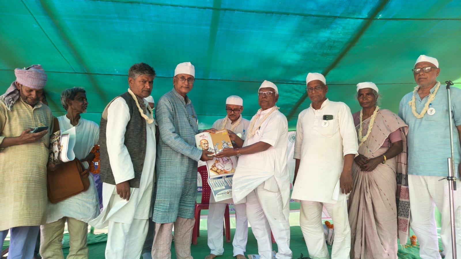 पटना से चंपारण गांधी यात्रा: भूमिहीनों के अधिकार और महिला सशक्तिकरण की मांग