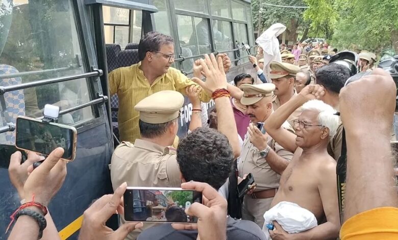Gandhian leader Ram Dhiraj during a protest in Varanasi